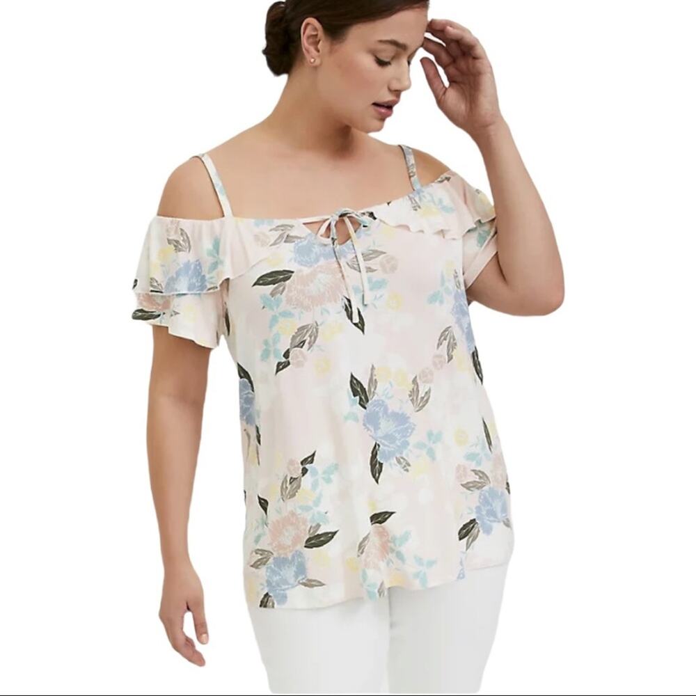 Torrid Super Soft Light Pink Floral Cold Shoulder Top Floral Peach Size 1 NWT